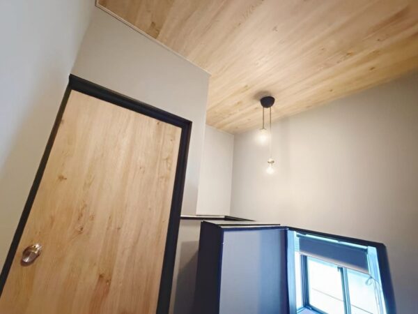 横浜市で戸建ての天井・壁のクロス張替工事をさせていただきました！