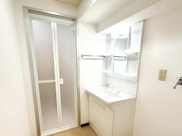 藤沢市にありますマンションで、洗面室リフォーム工事をいたしました！