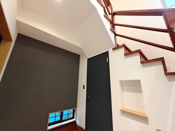 玄関にアクセントカラーを🚪